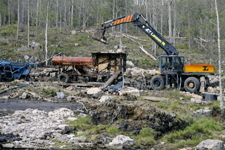 Pekan kultavuodet Harriojalla – elämä, kullankaivuu ja Lapin erämaan tarinat 1990-luvulta